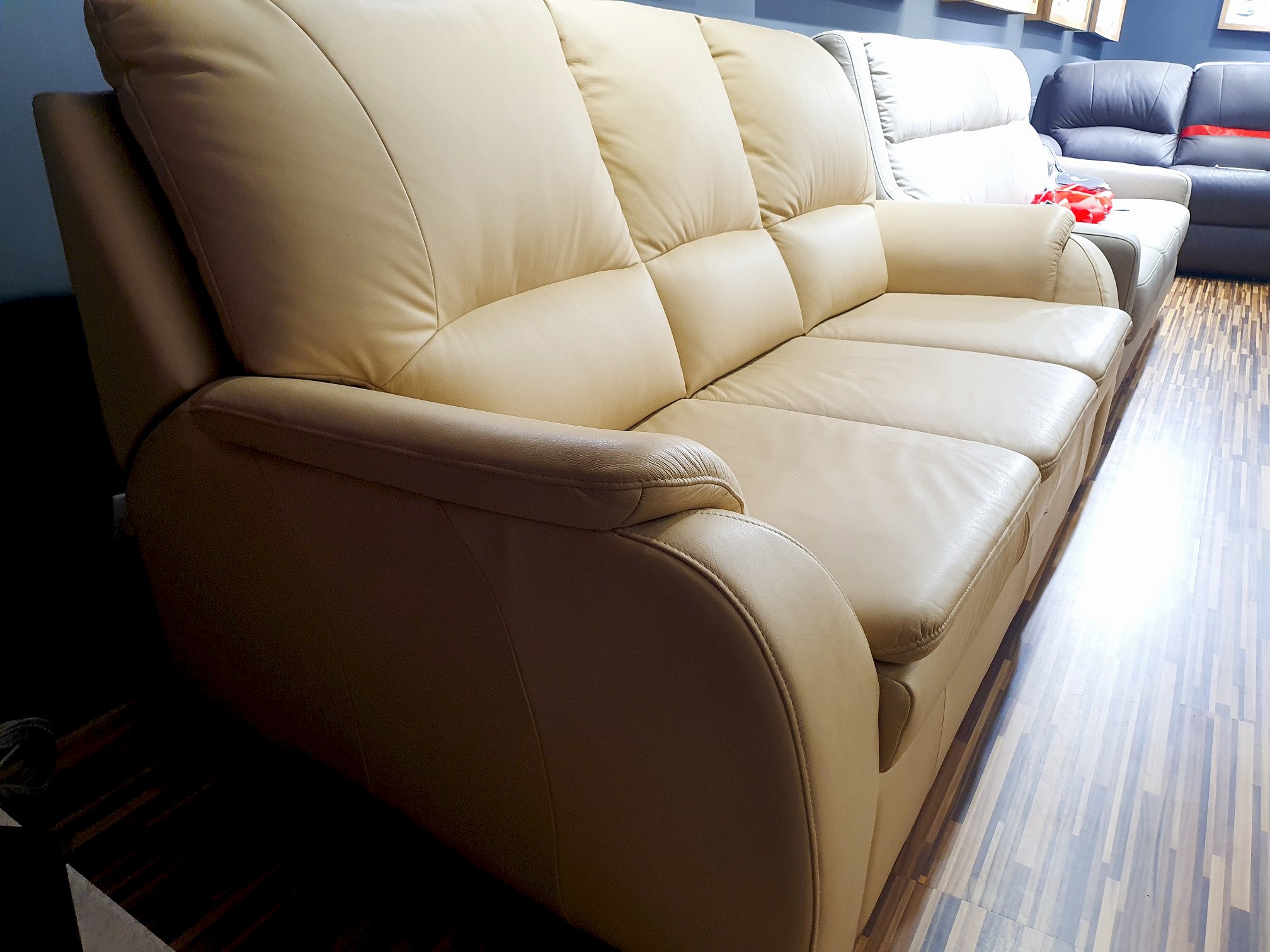 VERO - ANTURIO SOFA + FOT. REL.MAN.